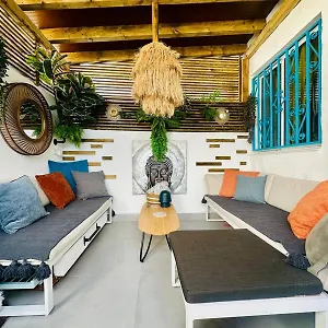 https://casa-una.adeje-hotels.com