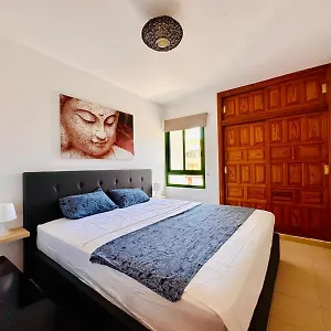https://casa-alondras.adeje-hotels.com